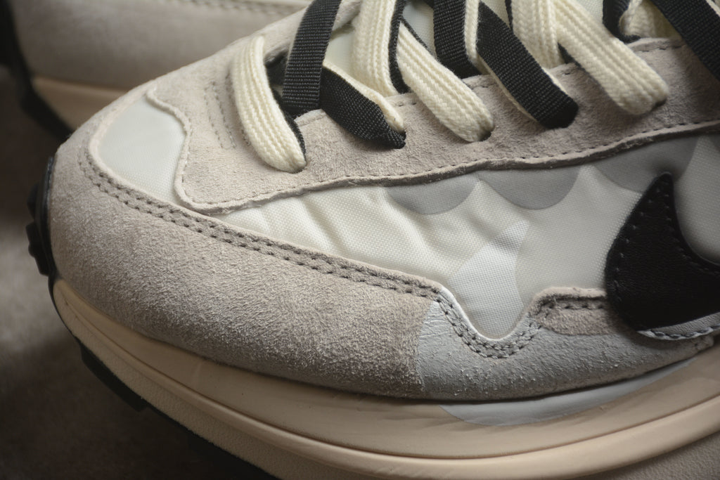 Sacai x VaporWaffle – Blanco / Negro