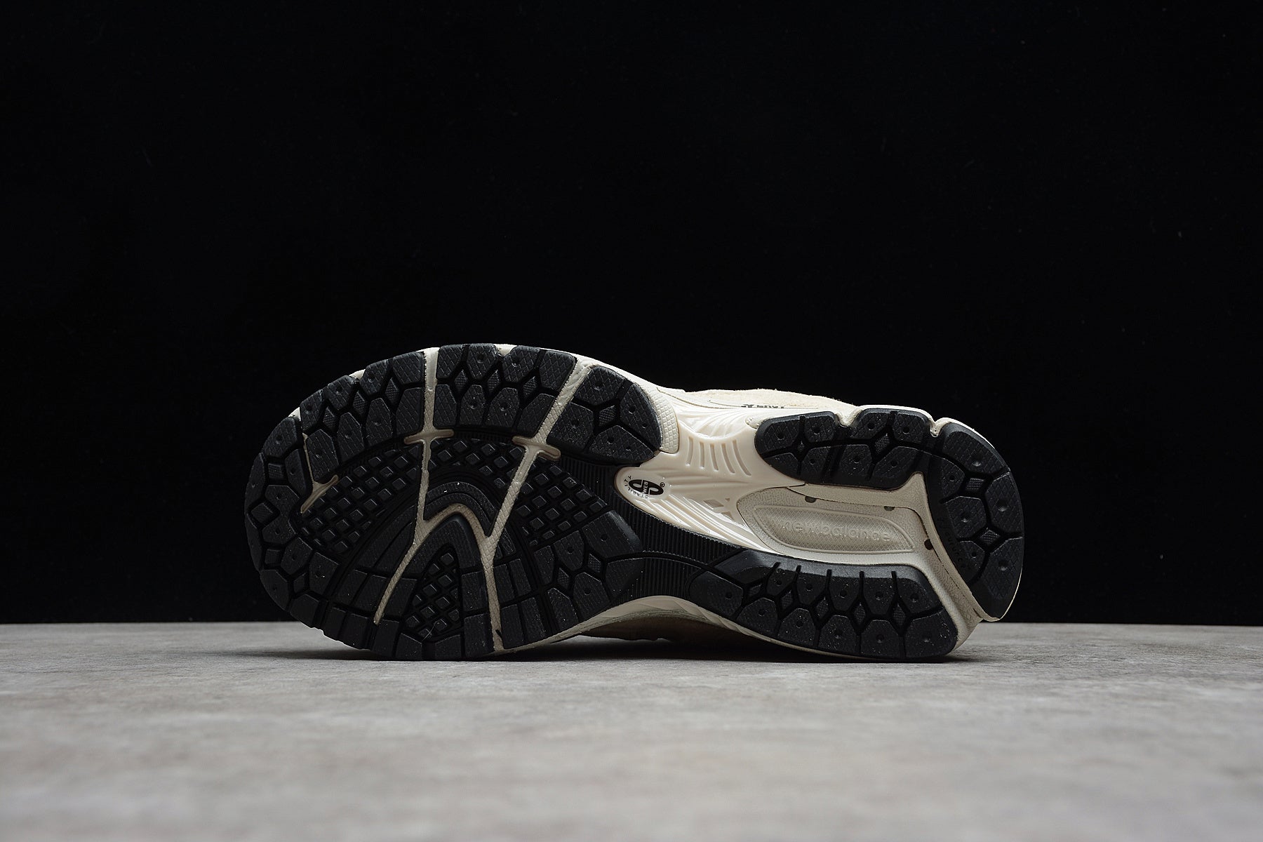 New Balance 2002R – Beige
