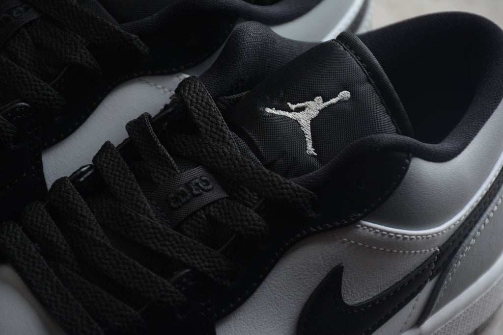 Jordan 1 Low – Beige / Negro / Blanco