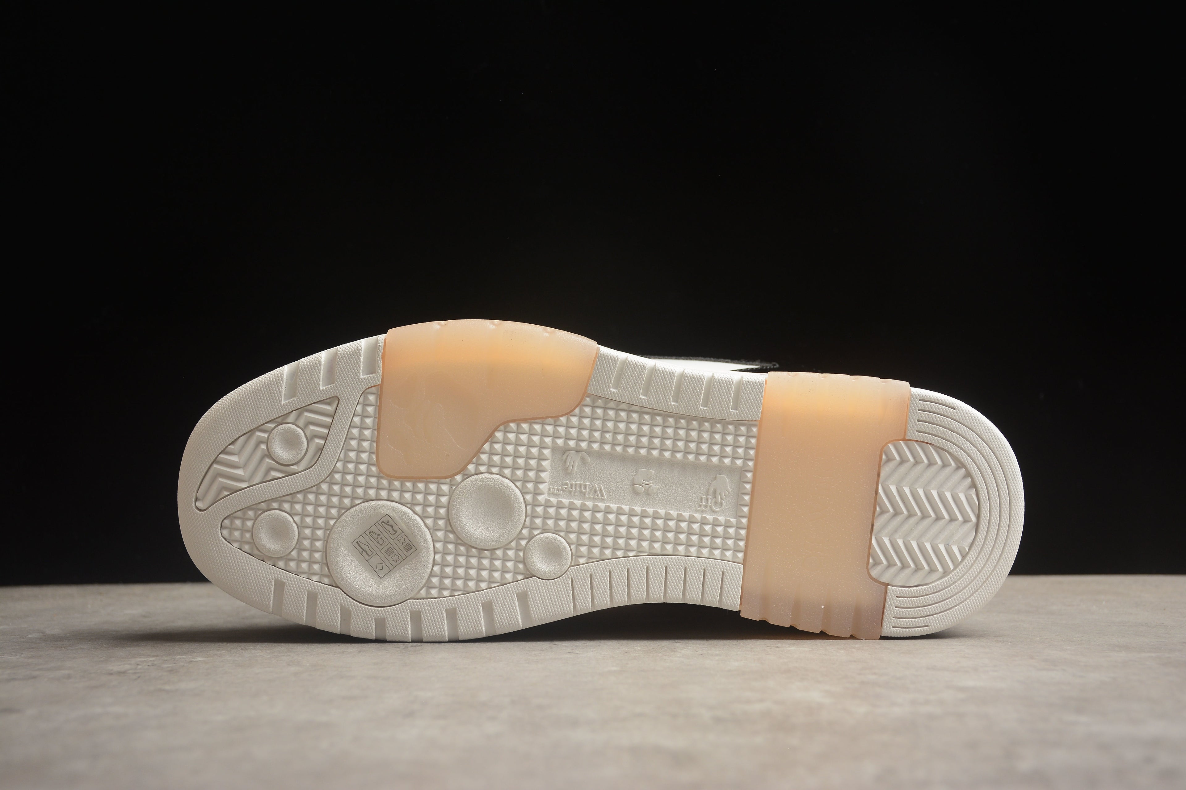 Off-White – Negro / Blanco