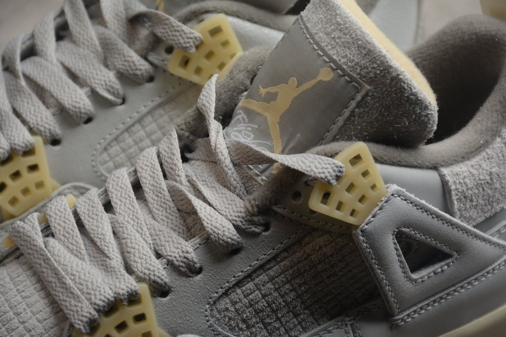 Air Jordan 4 – Gris / Beige
