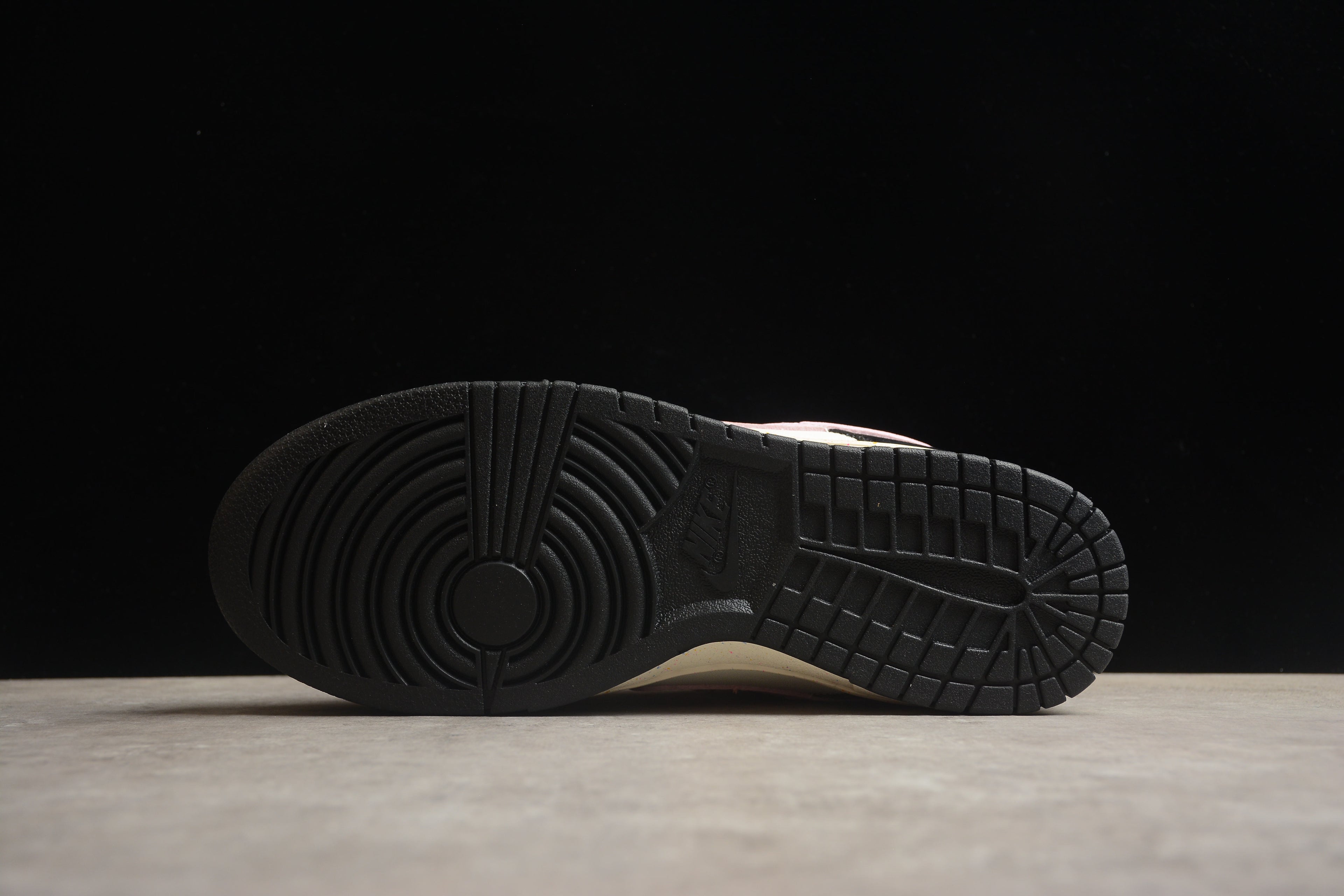 Dunk SB – Negro / Rosa