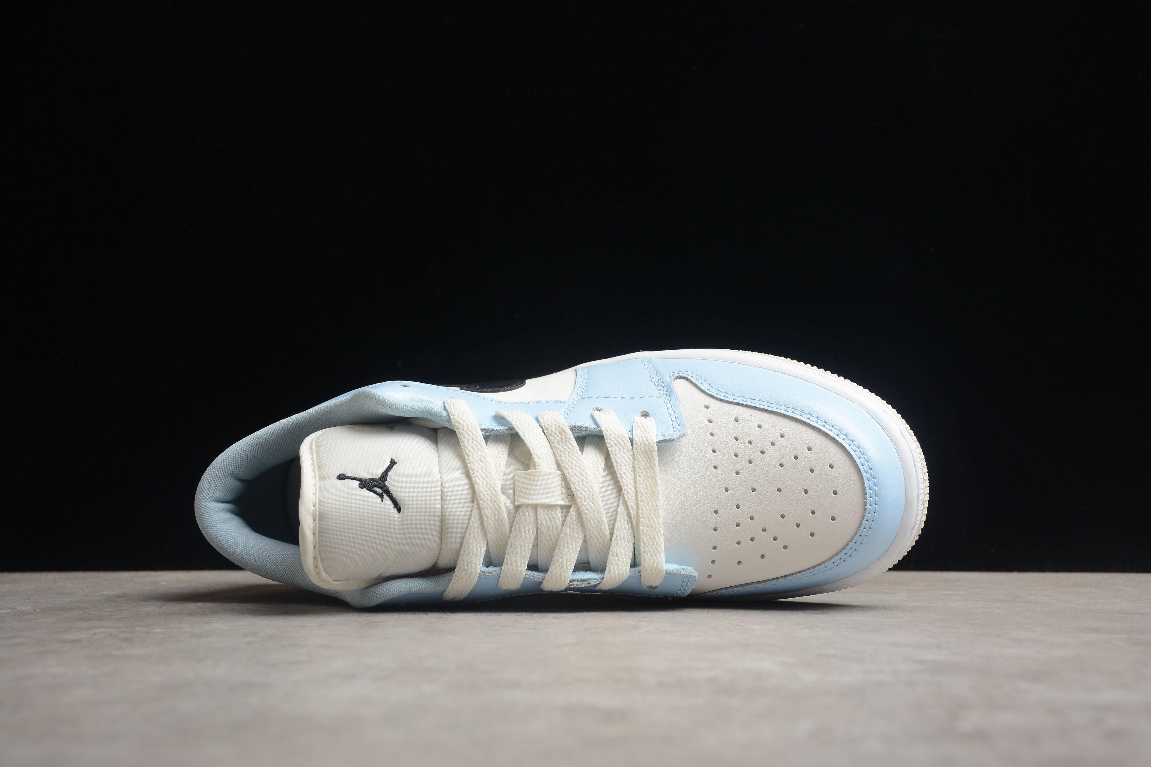 Jordan 1 Low – Azul / Blanco / Negro