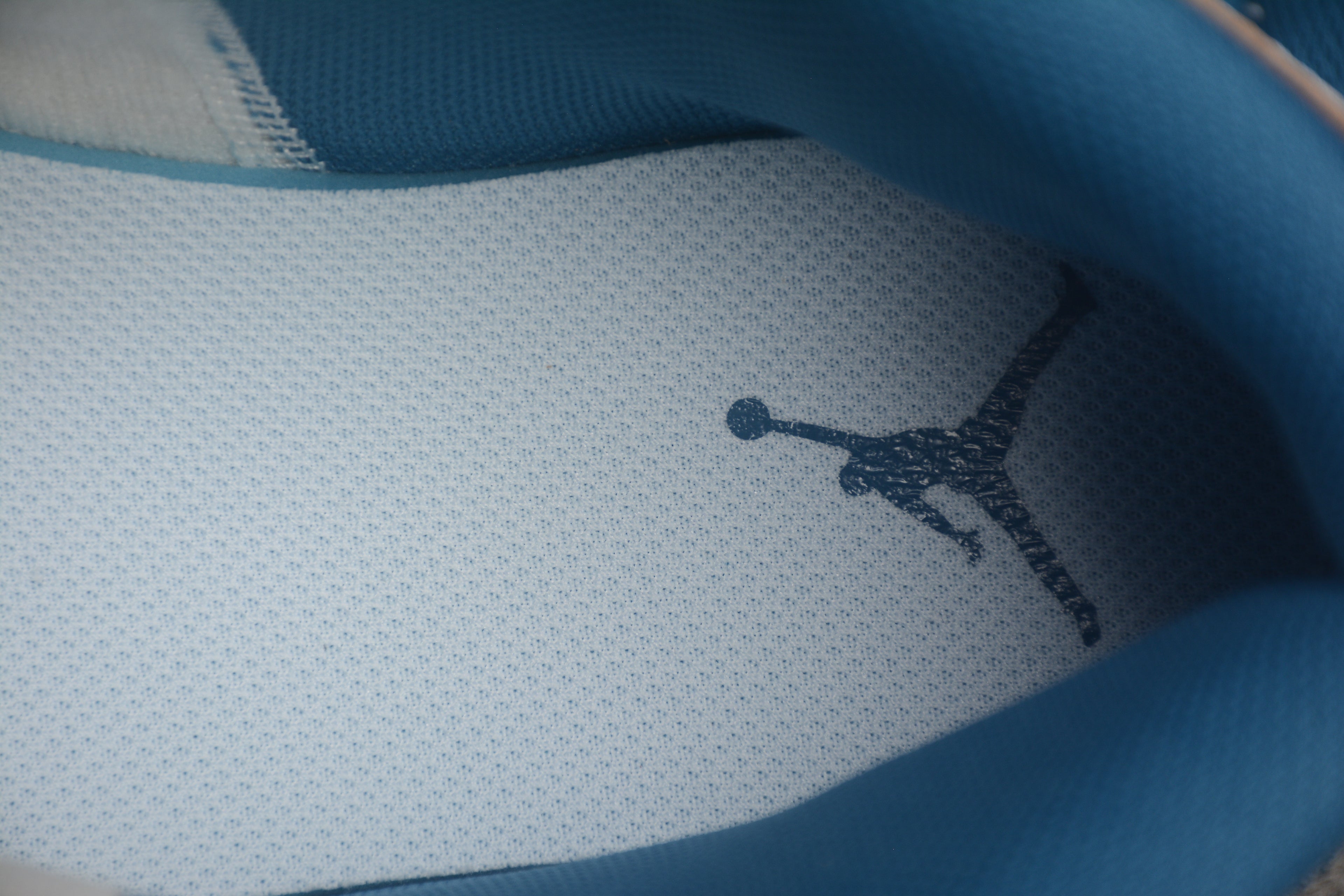 Air Jordan 1 Mid – Blanco / Azul