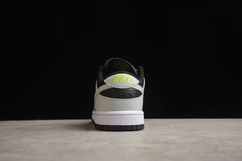 Dunk SB – Gris / Negro