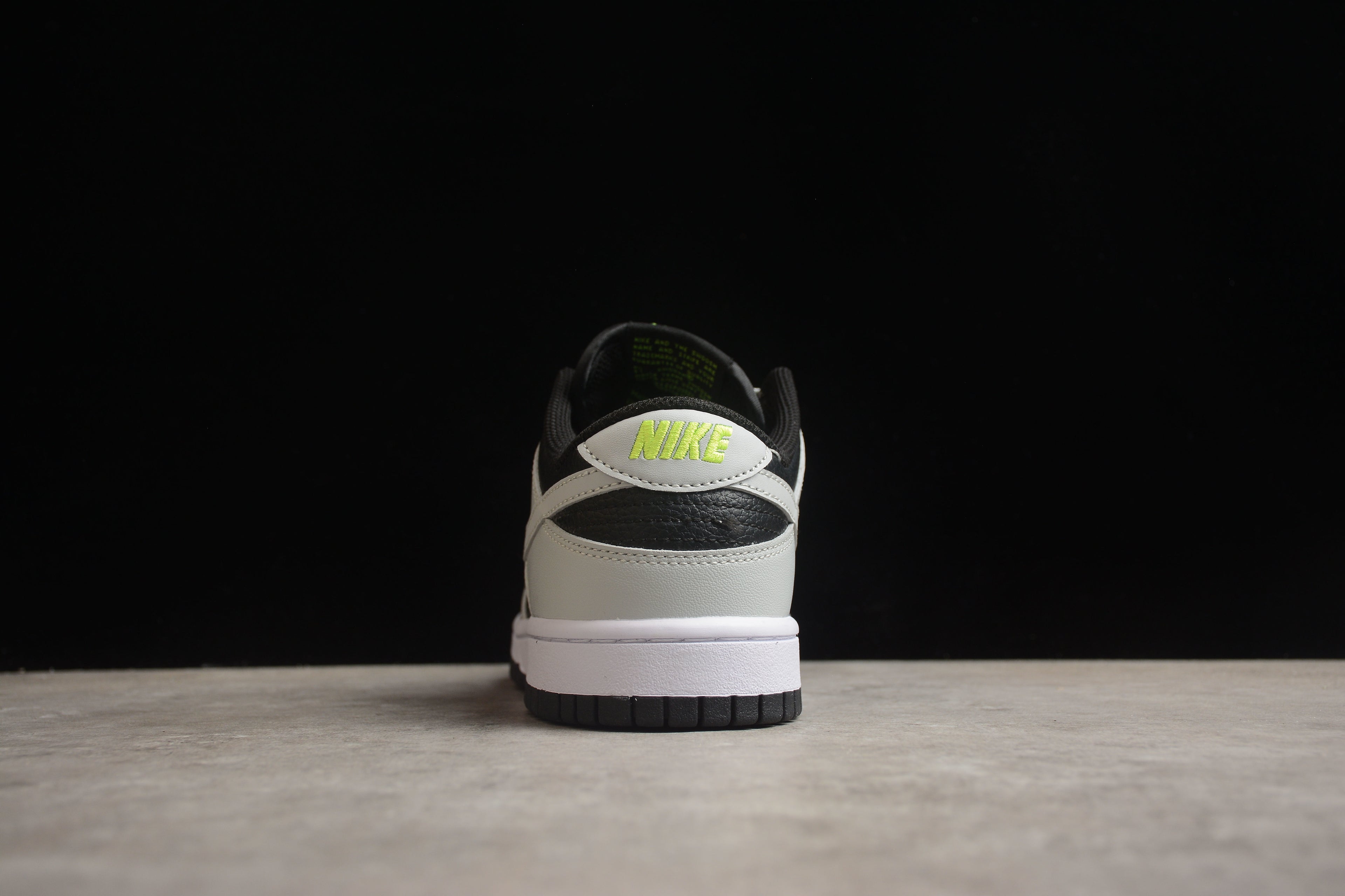 Dunk SB – Gris / Negro