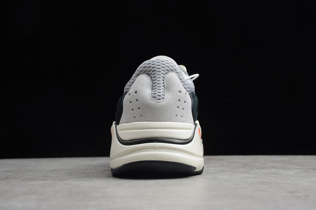 Adidas Yeezy 700 – Gris / Blanco