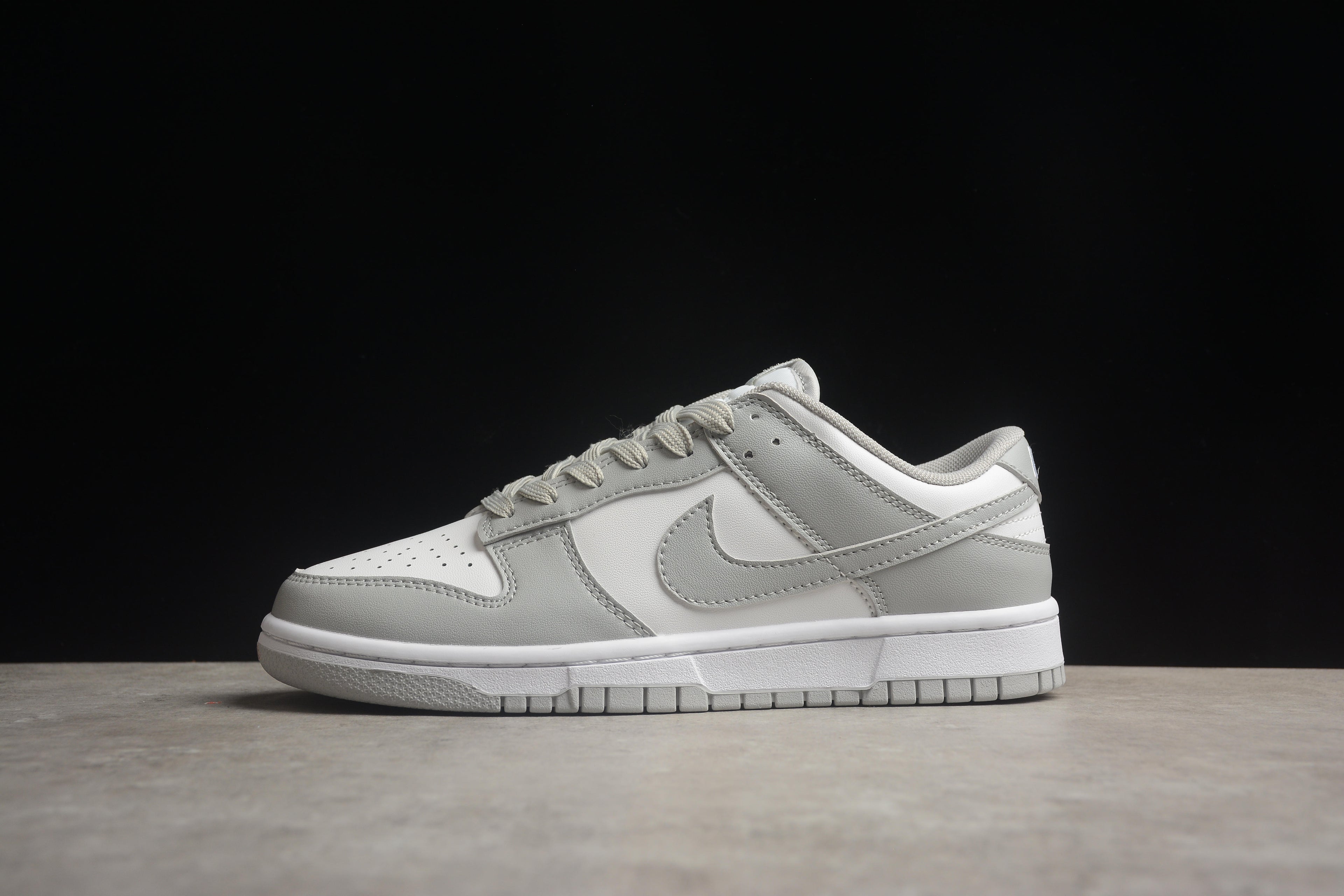 Dunk SB – Gris / Blanco
