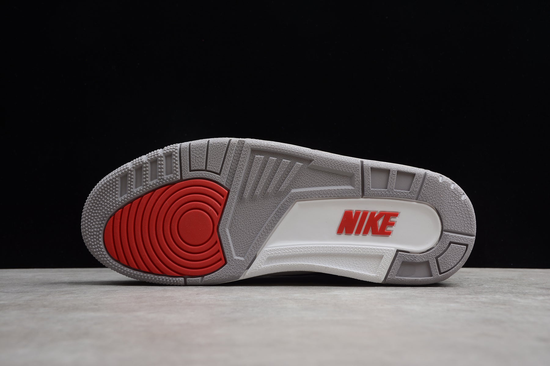 Air Jordan 3 – Negro / Gris