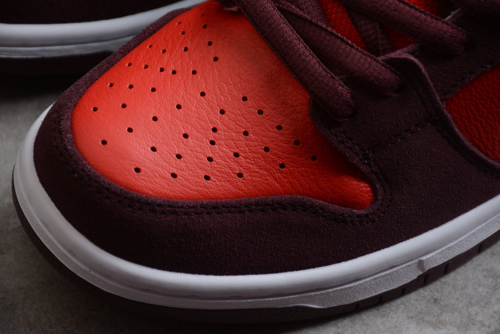 Dunk SB – Rojo / Negro