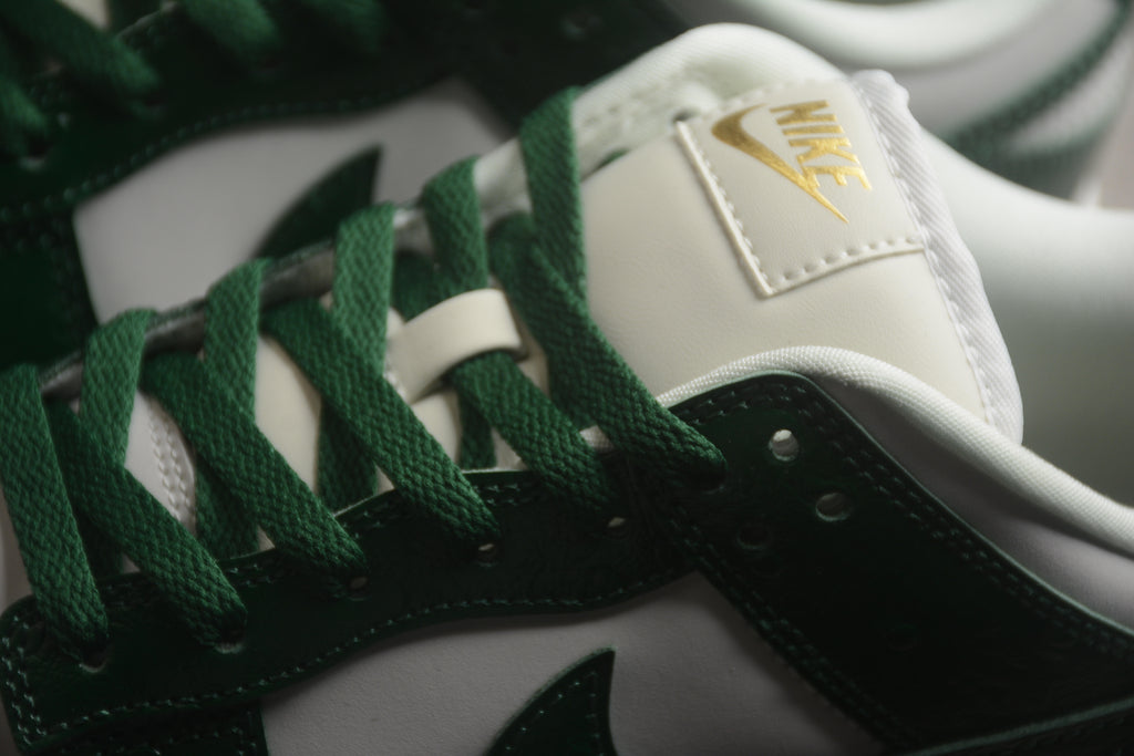 Dunk SB – Verde Oscuro / Blanco