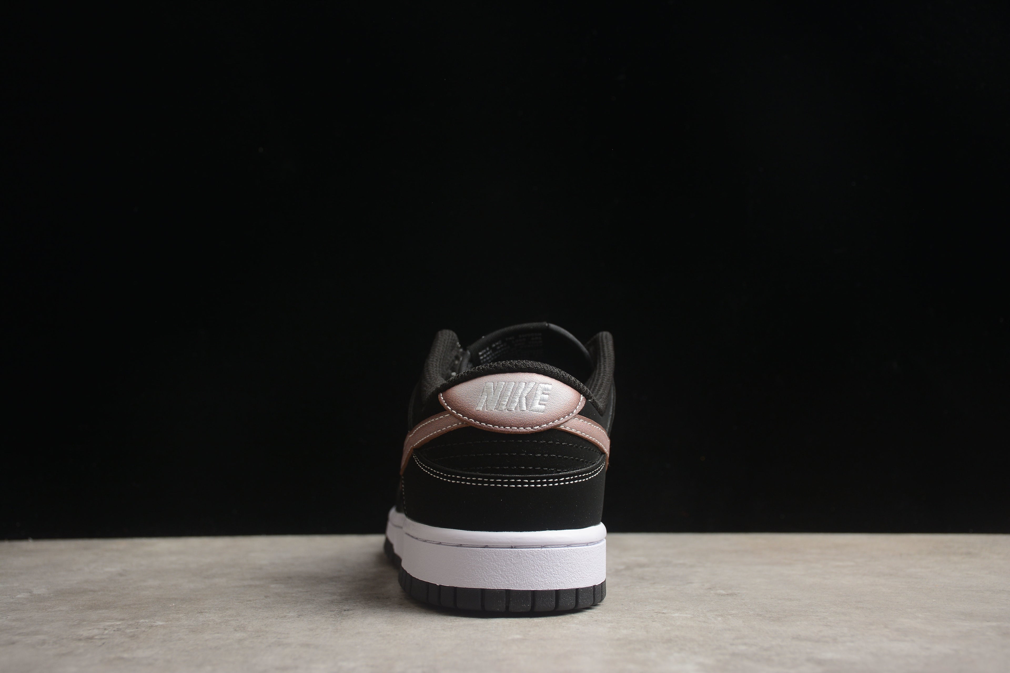 Dunk SB – Negro / Rosa