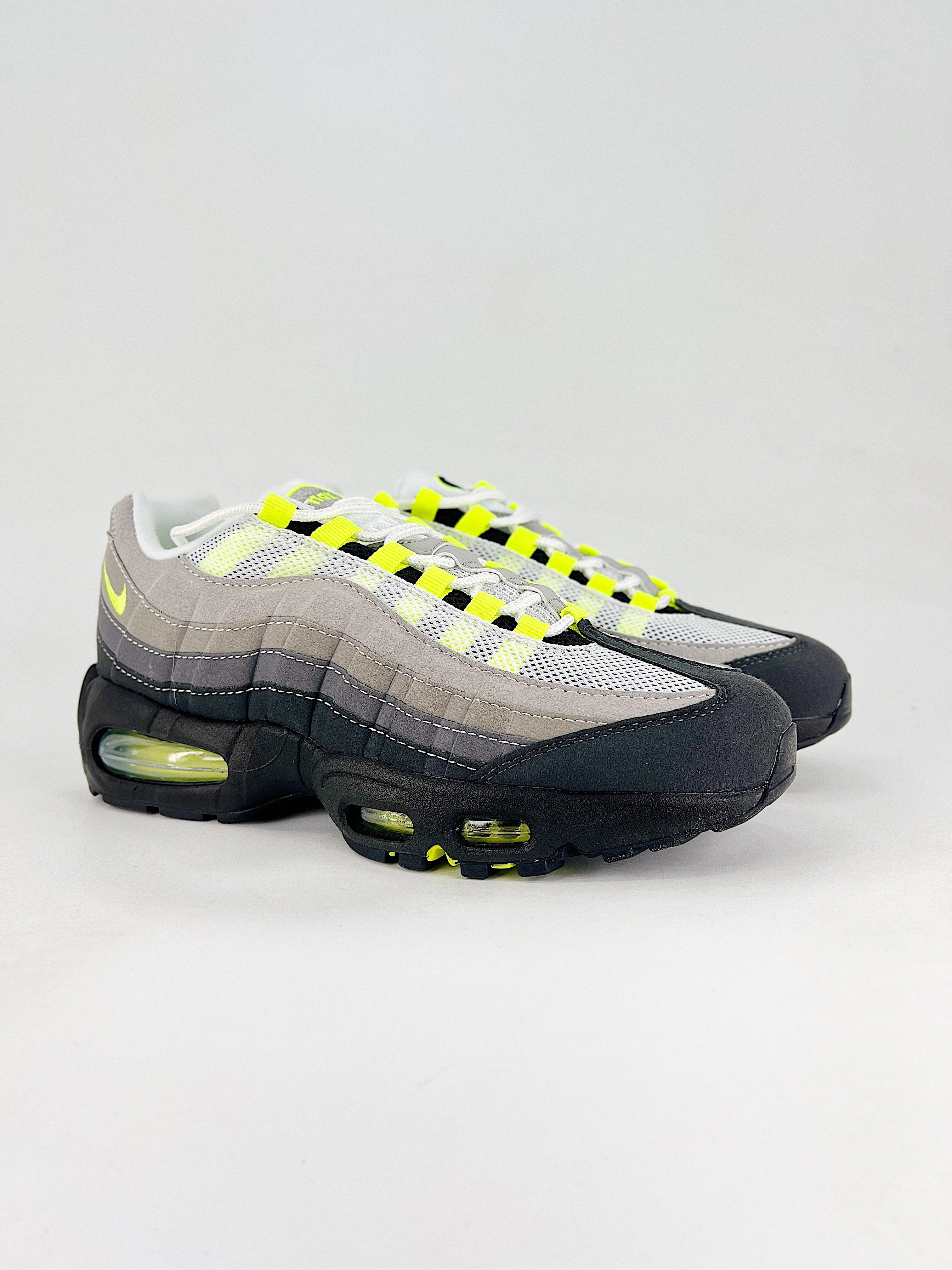 Air Max 95 – Negro / Gris / Amarillo