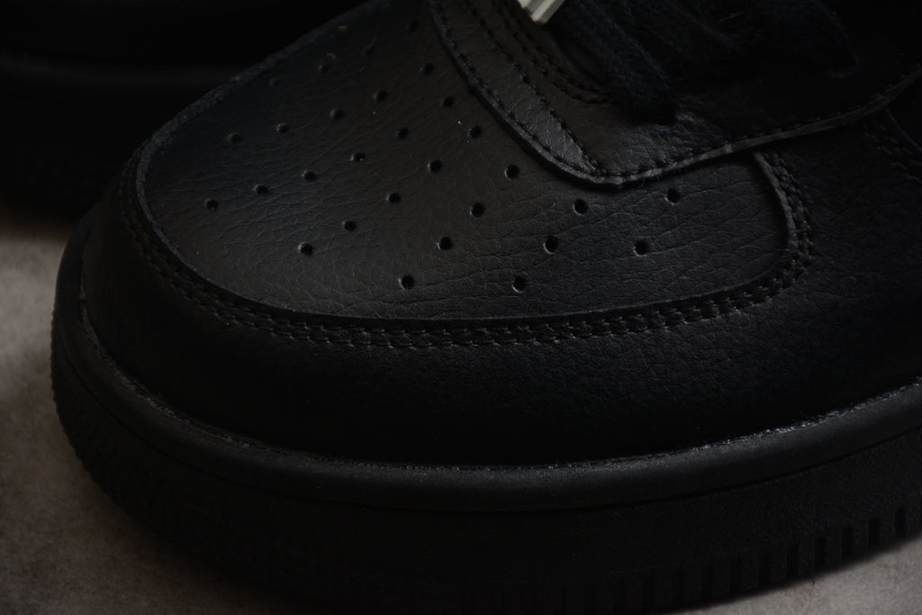 Air Force 1 Low – Full Negro / Blanco