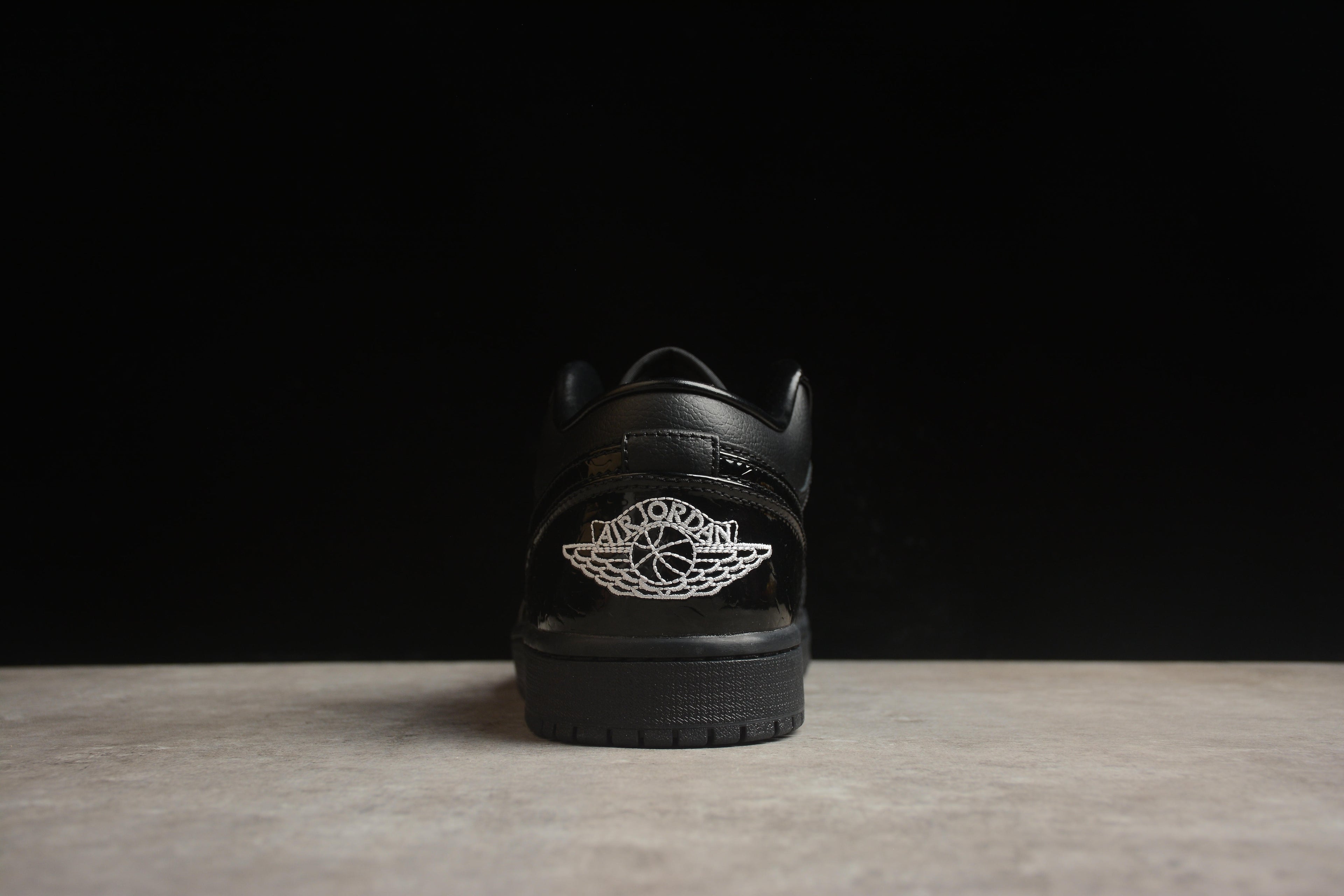 Jordan 1 Low – Negro Brillante