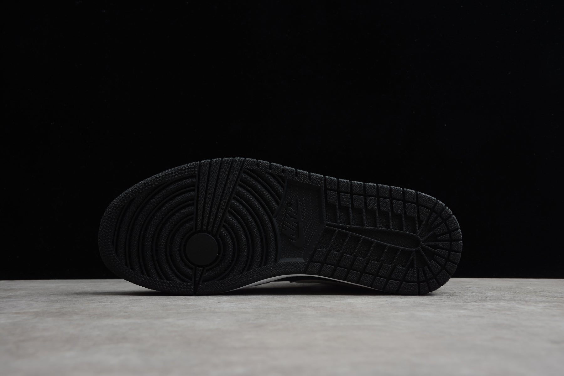 Air Jordan 1 Mid – Blanco / Negro