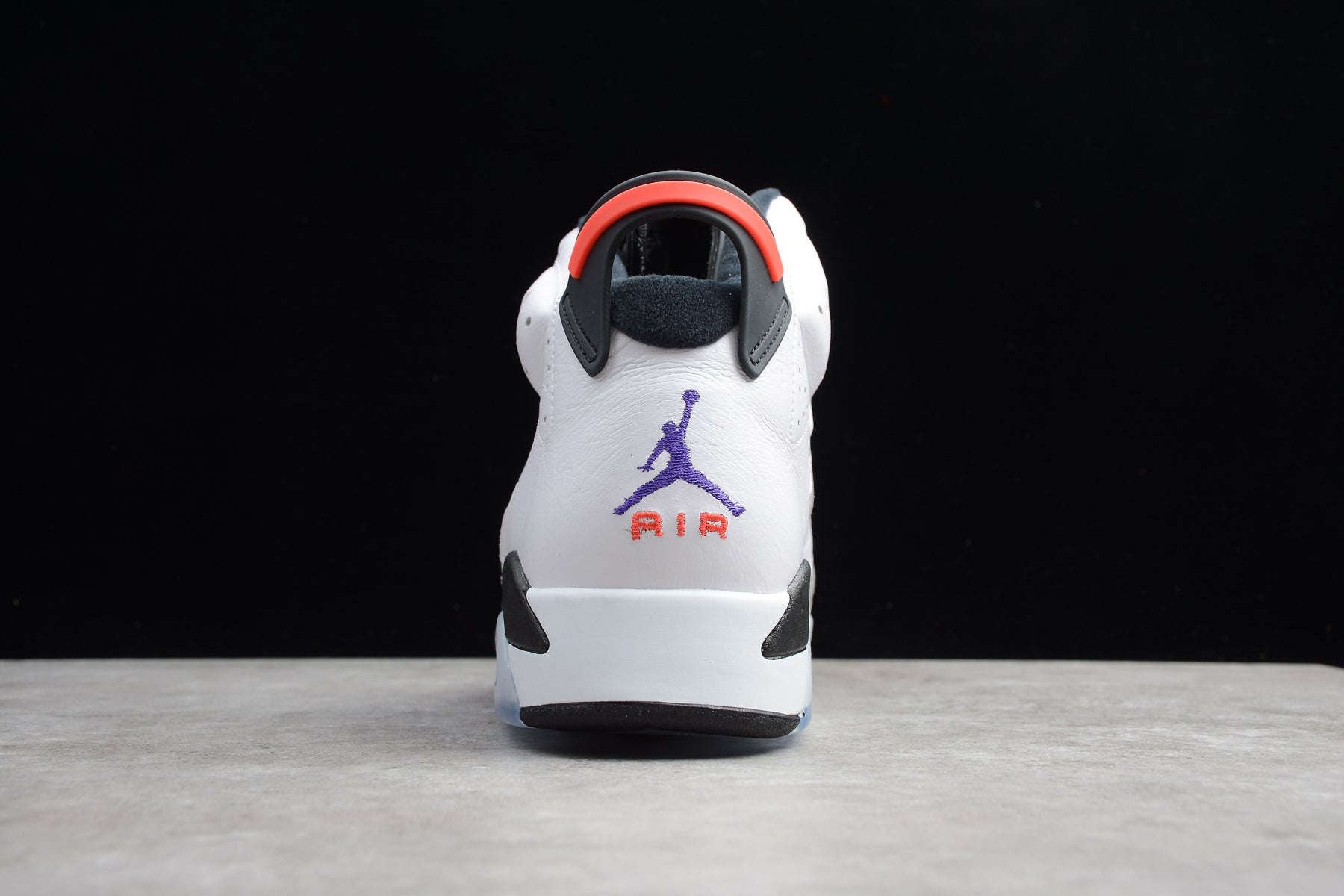 Air Jordan 6 – Blanco / Gris