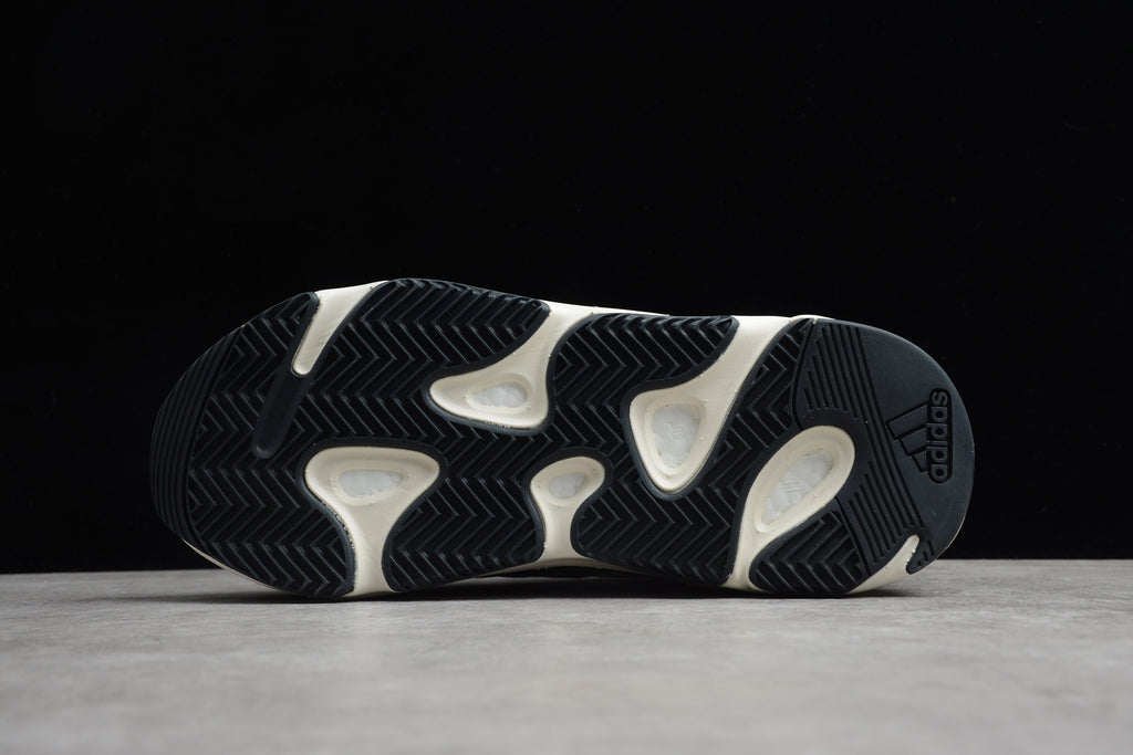 Adidas Yeezy 700 – Gris / Blanco