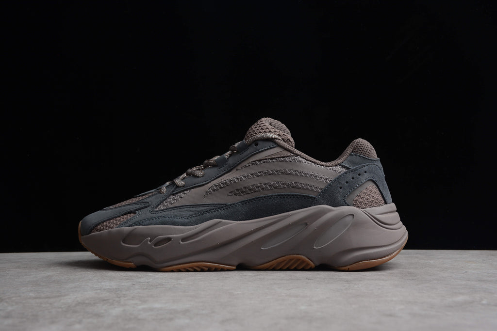 Adidas Yeezy 700 – Marrón