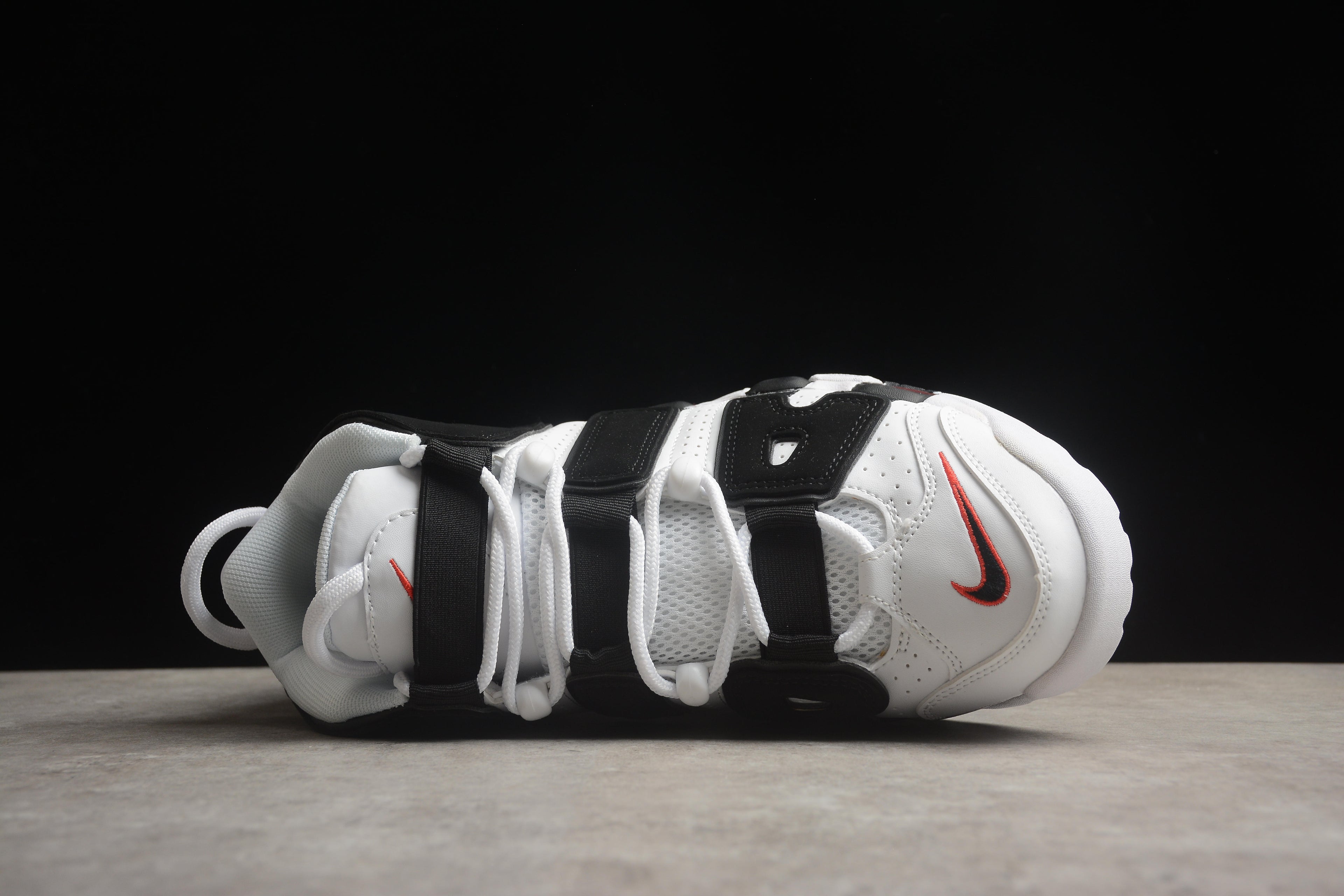 Air More Uptempo – Blanco / Negro