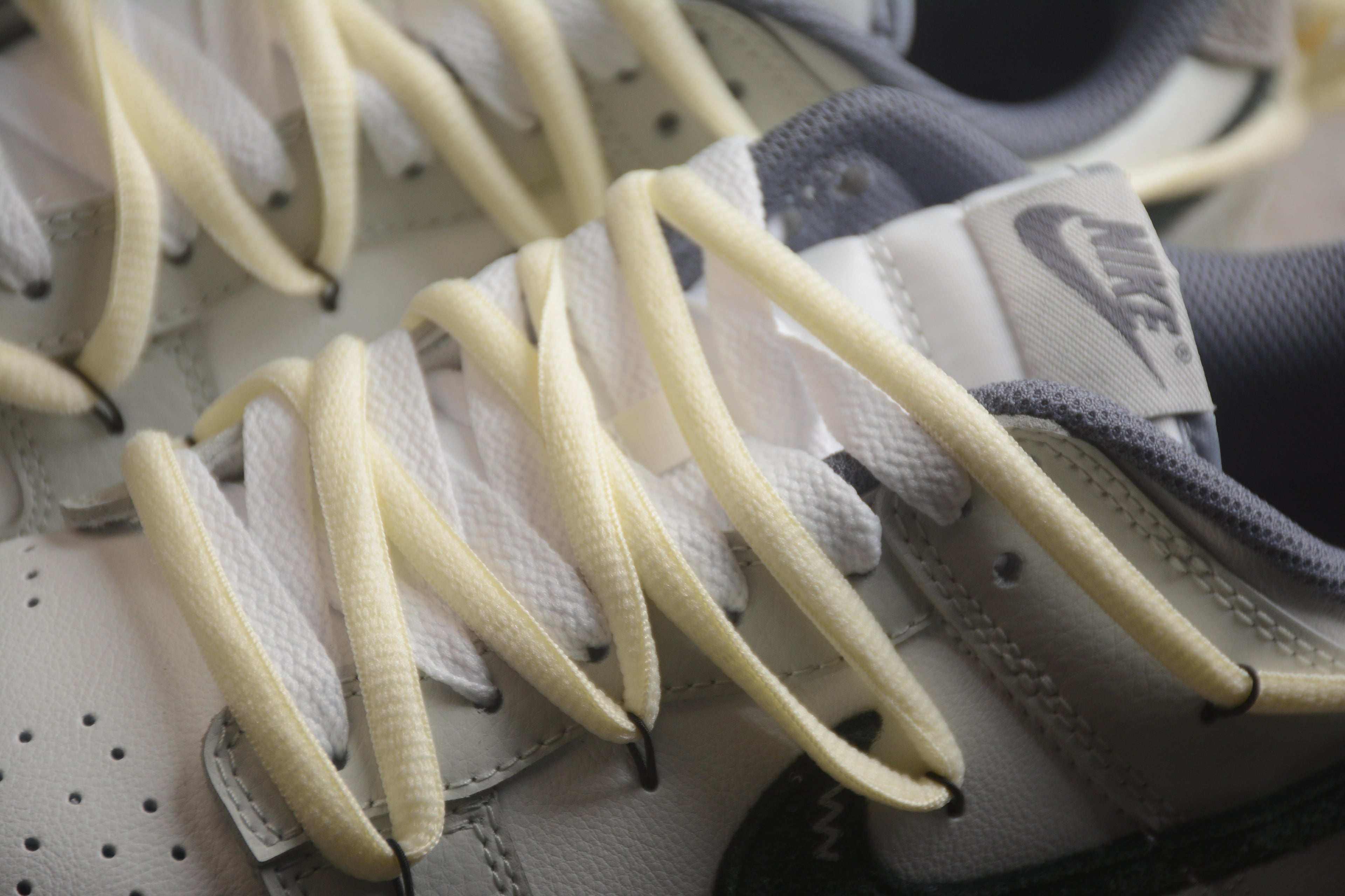 Dunk SB – Gris / Negro