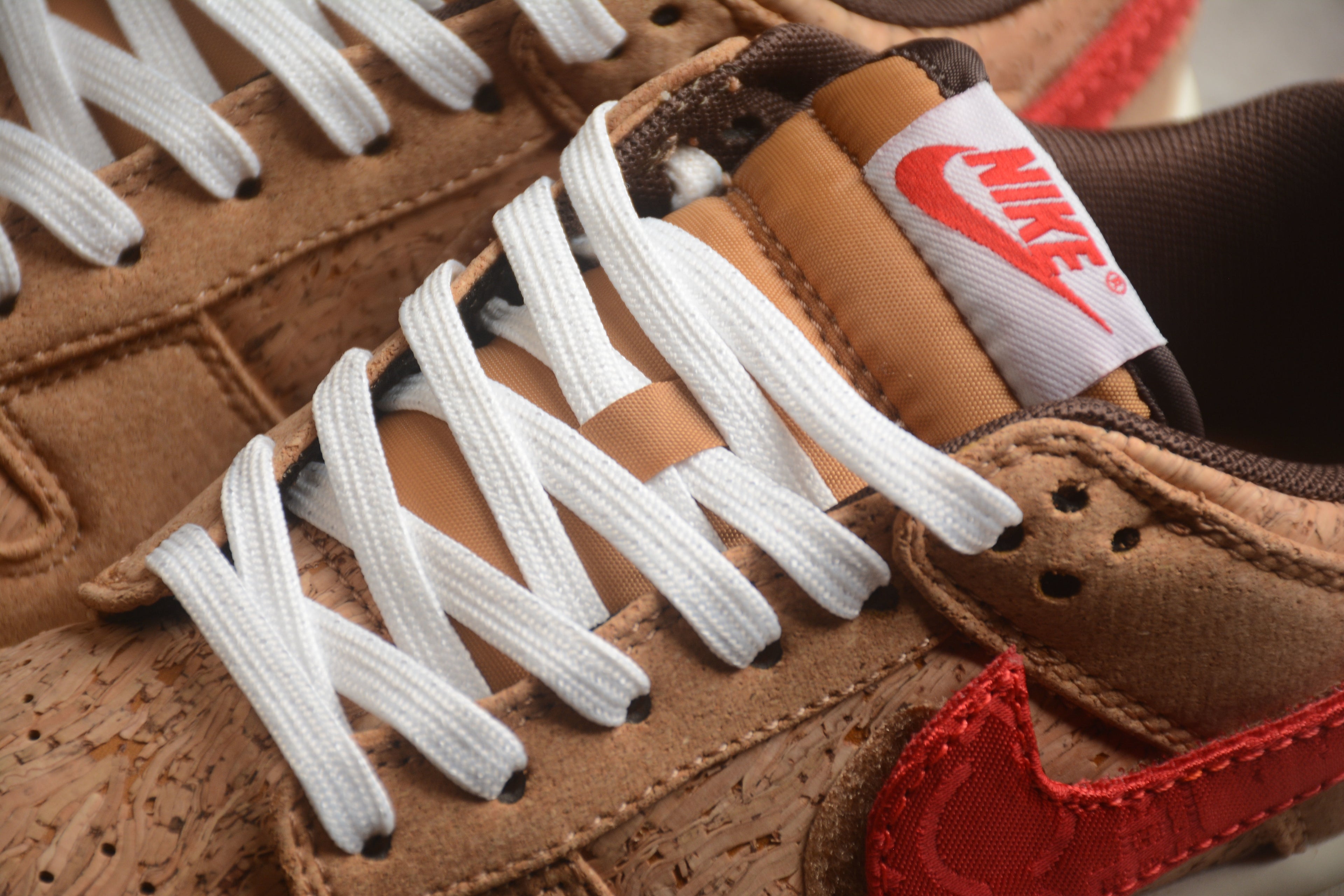 Dunk SB – Marrón / Rojo