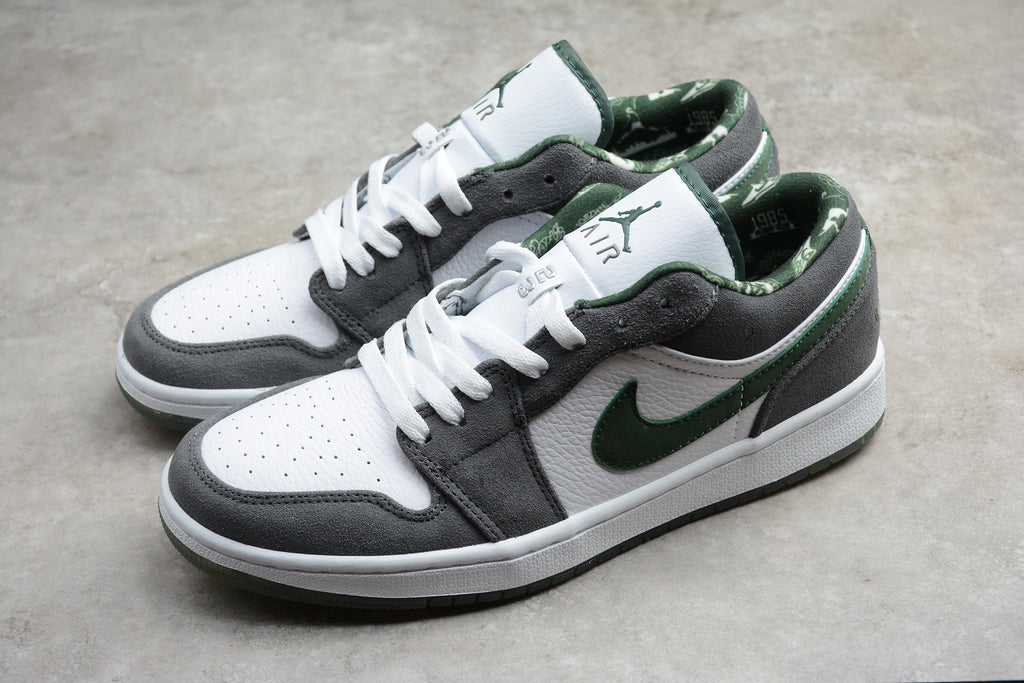 Jordan 1 Low – Beige Oscuro / Negro