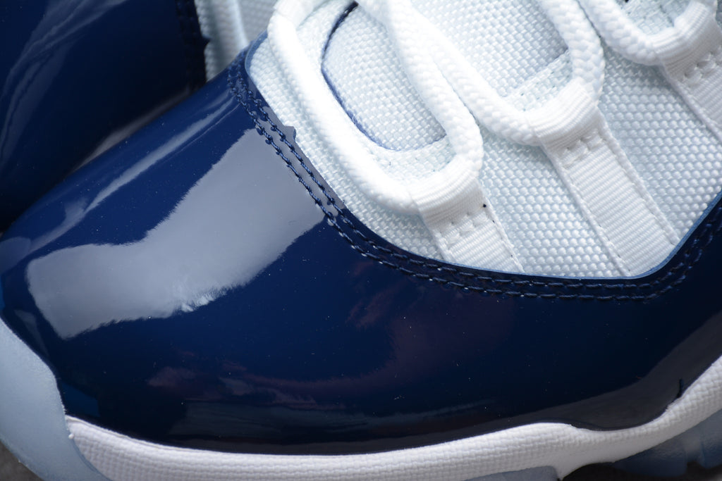 Air Jordan 11 – Azul / Blanco