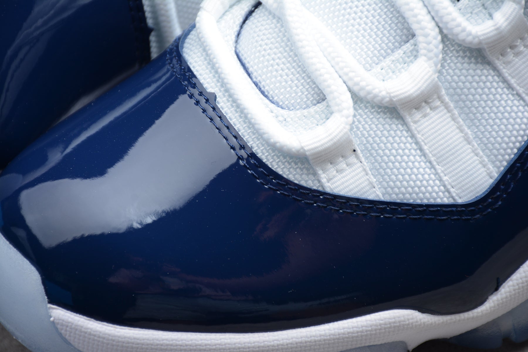 Air Jordan 11 – Azul / Blanco