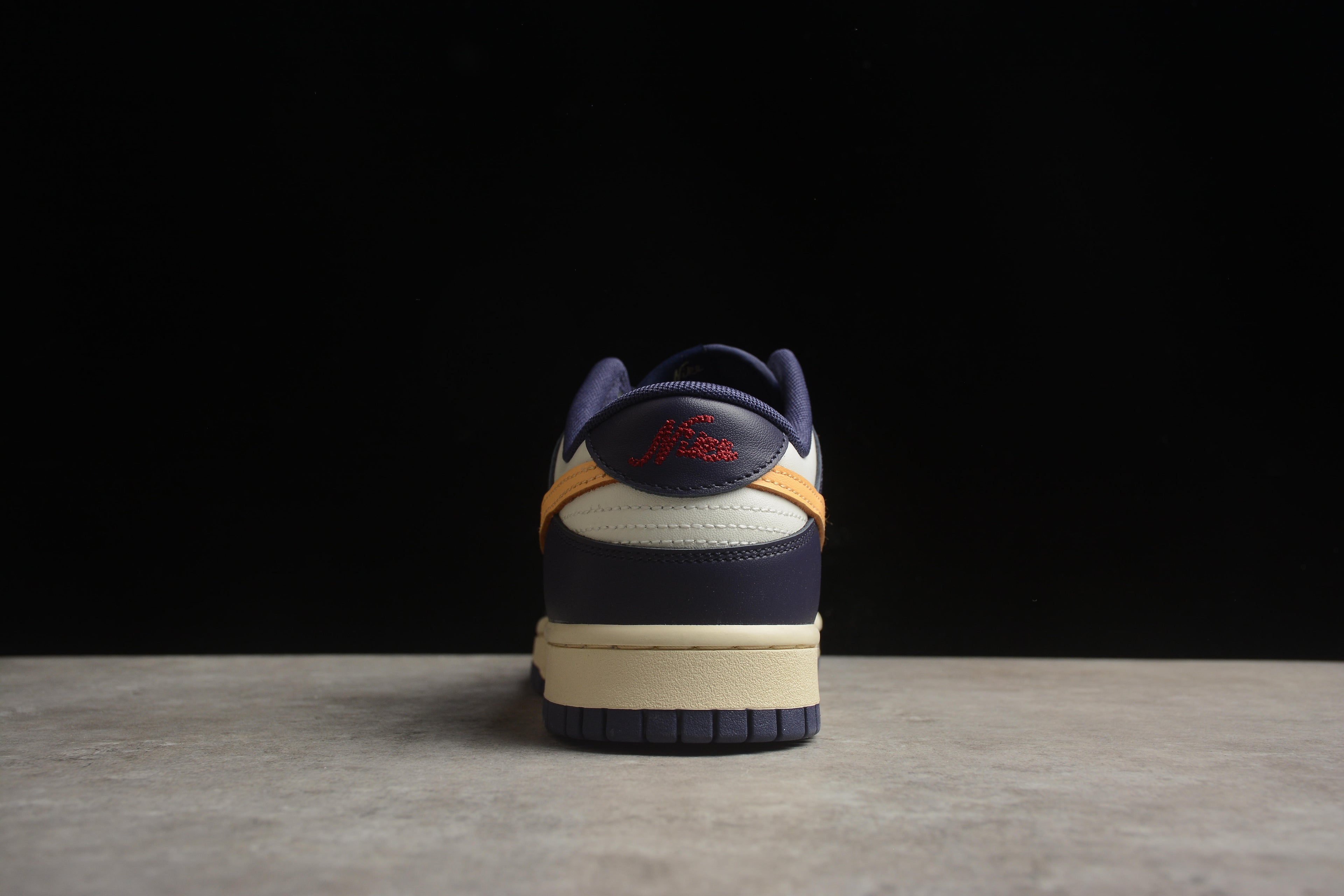 Dunk SB – Azul Oscuro / Blanco / Amarillo