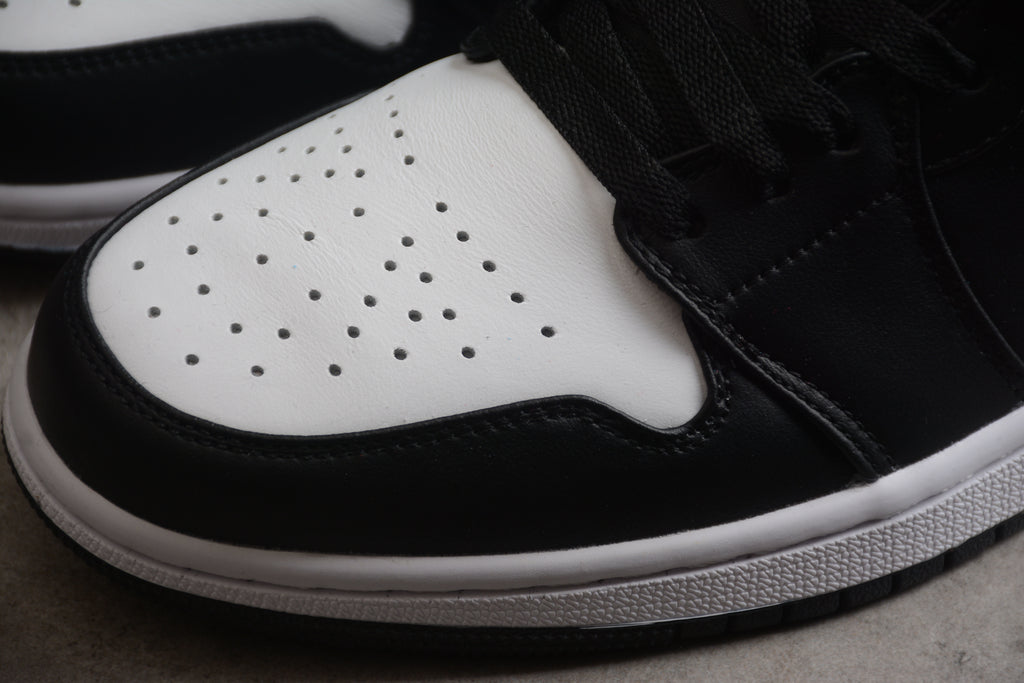 Jordan 1 Low – Negro / Rojo / Blanco