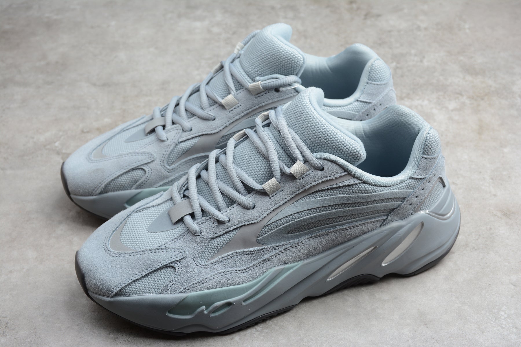 Adidas Yeezy 700 – Azul