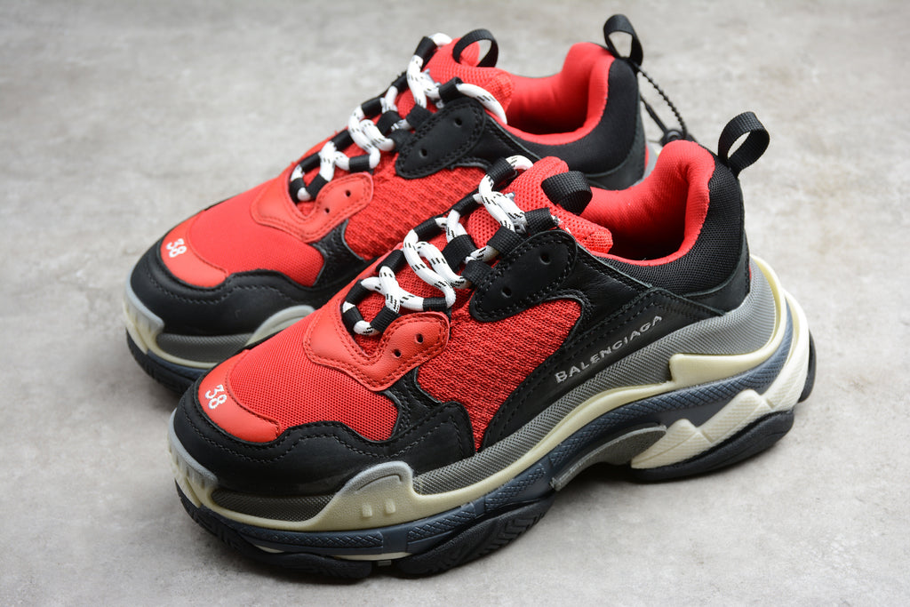 Balenciaga Triple S – Negro / Rojo