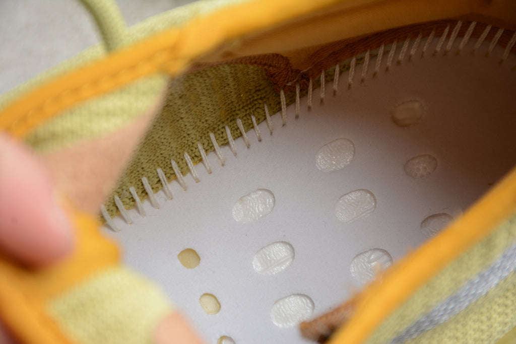 Adidas Yeezy 350 – Amarillo / Gris