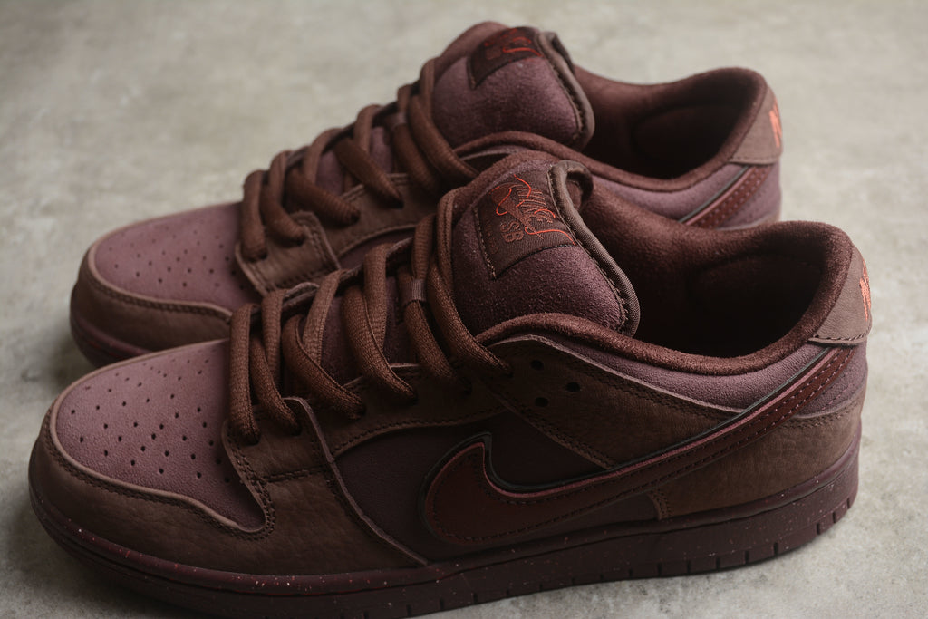 Dunk SB – Blanco / Granate