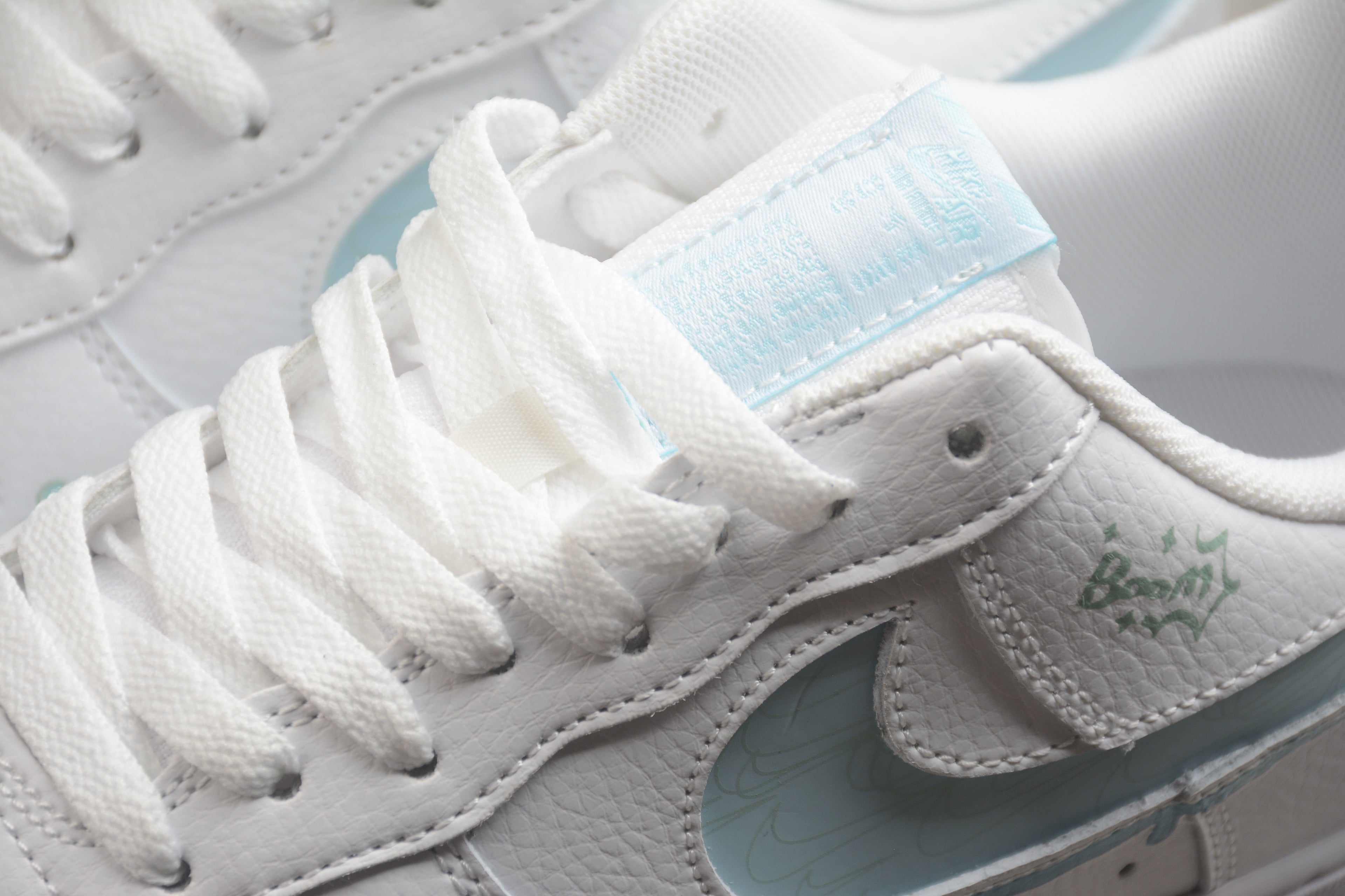 Air Force 1 Low – Blanco / Azul Claro