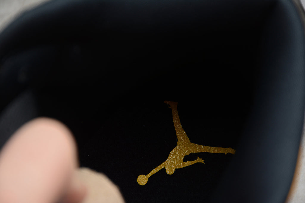 Air Jordan 1 Mid – Amarillo / Blanco / Negro