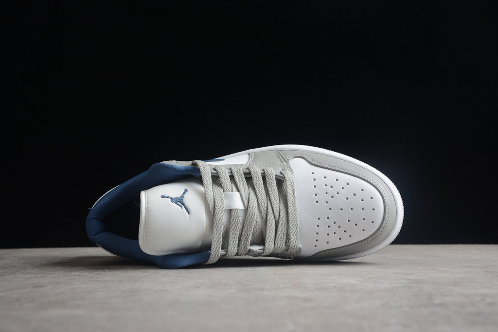 Jordan 1 Low – Gris / Azul / Blanco