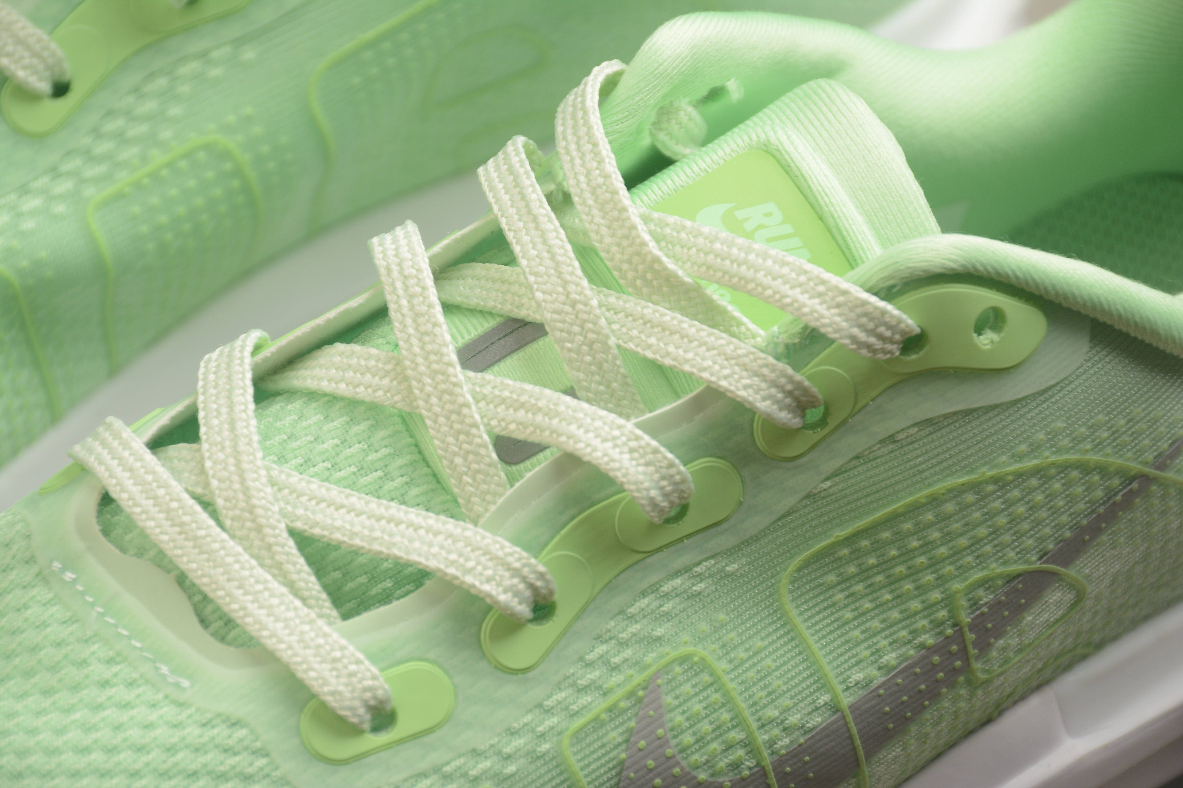 Vomero Premium – Verde / Blanco