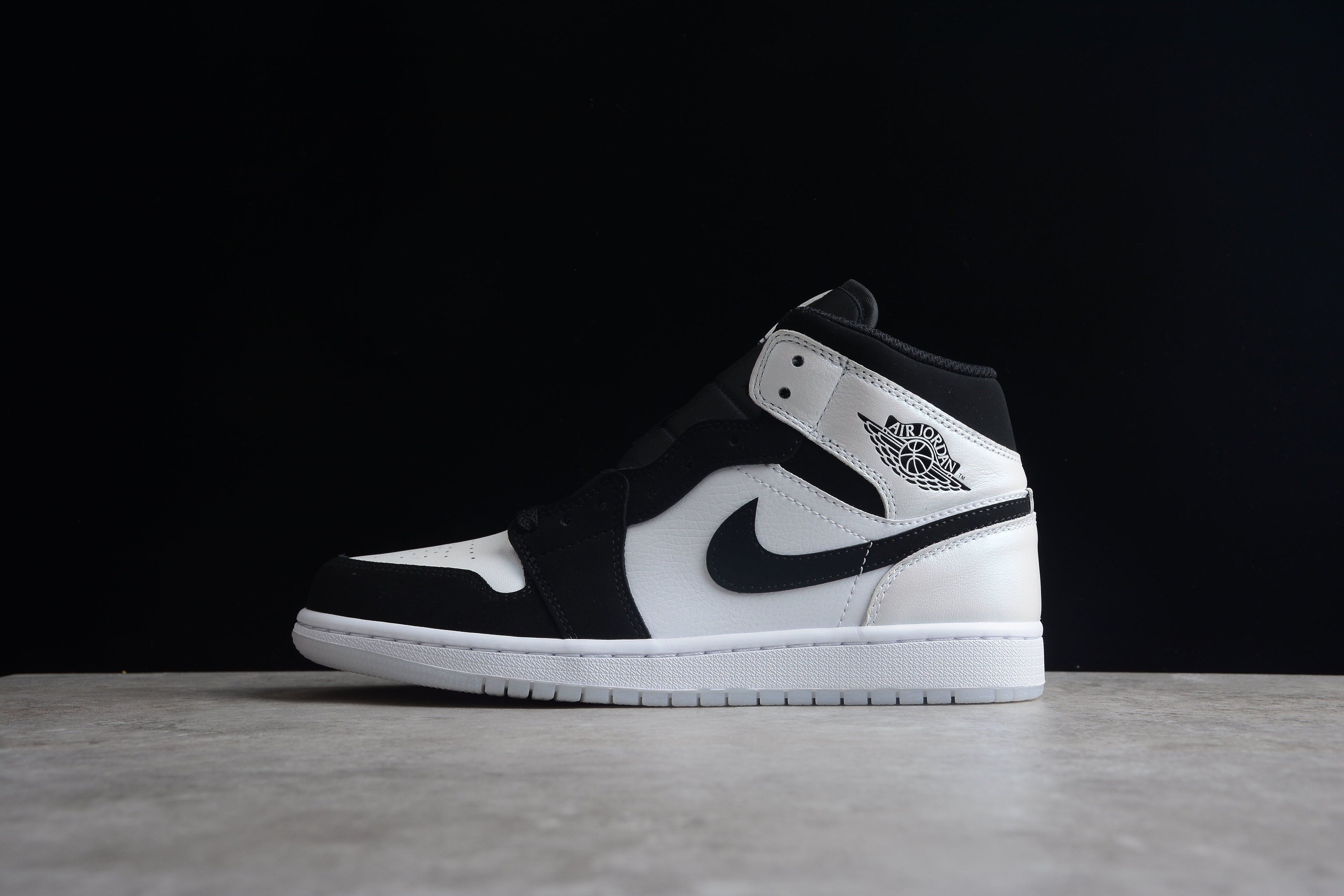 Air Jordan 1 Mid – Negro / Gris