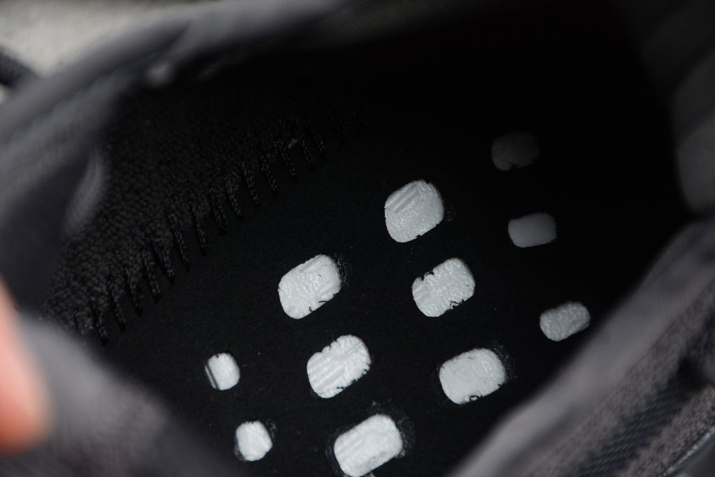 Adidas Yeezy 350 – Gris Oscuro