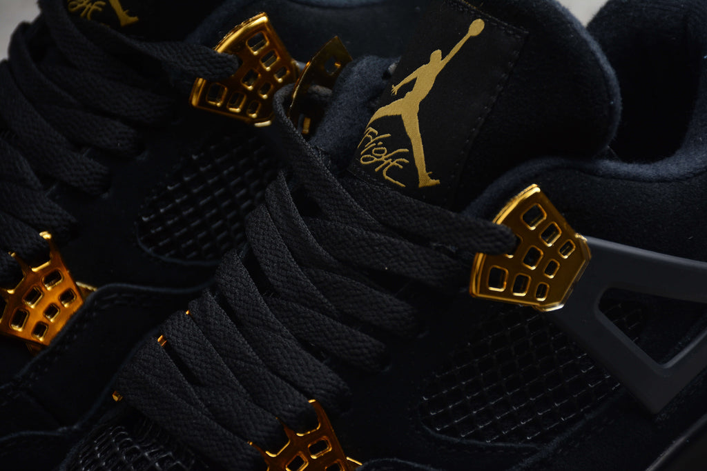 Air Jordan 4 – Negro / Dorado