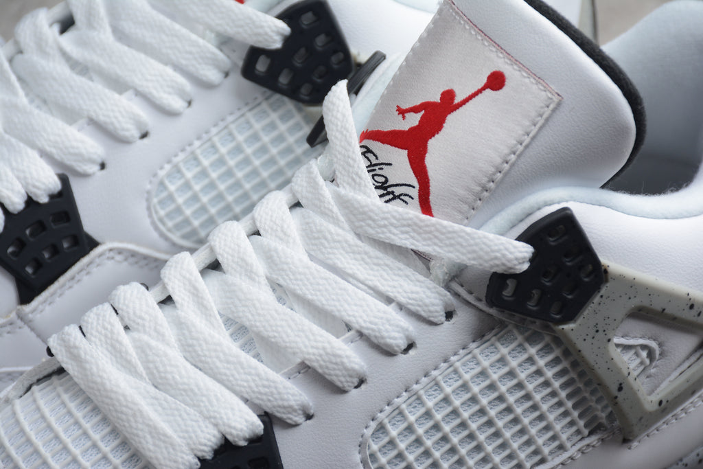 Air Jordan 4 – Blanco / Gris / Negro