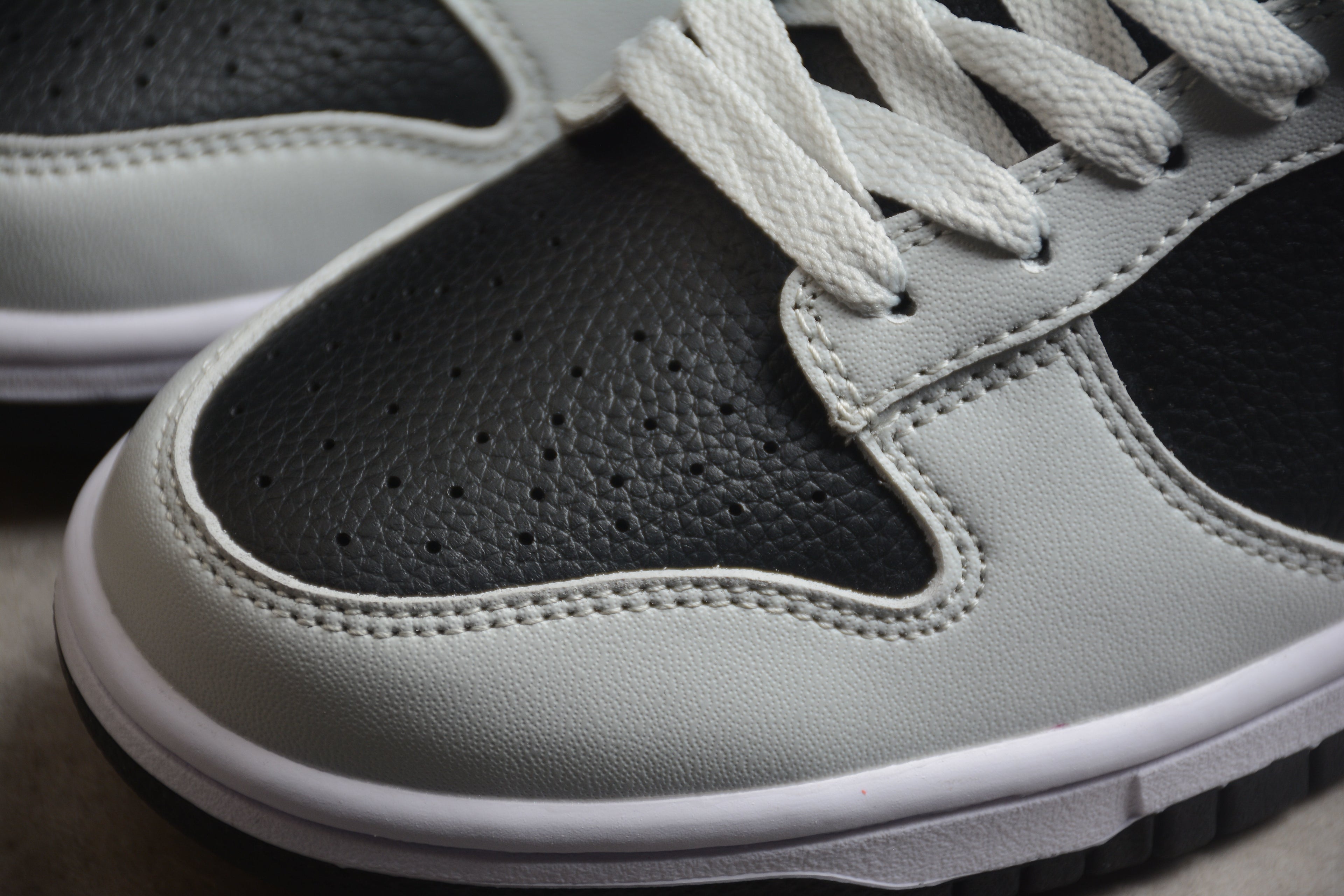 Dunk SB – Gris / Negro