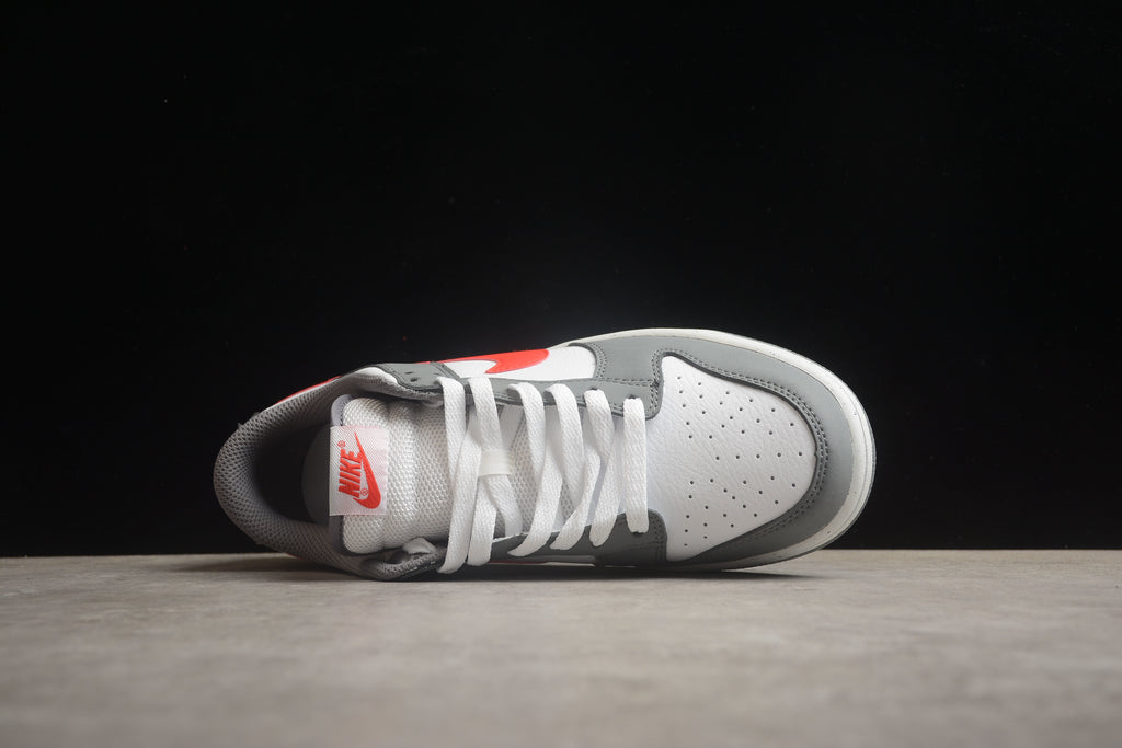 Dunk SB – Gris / Blanco / Rojo