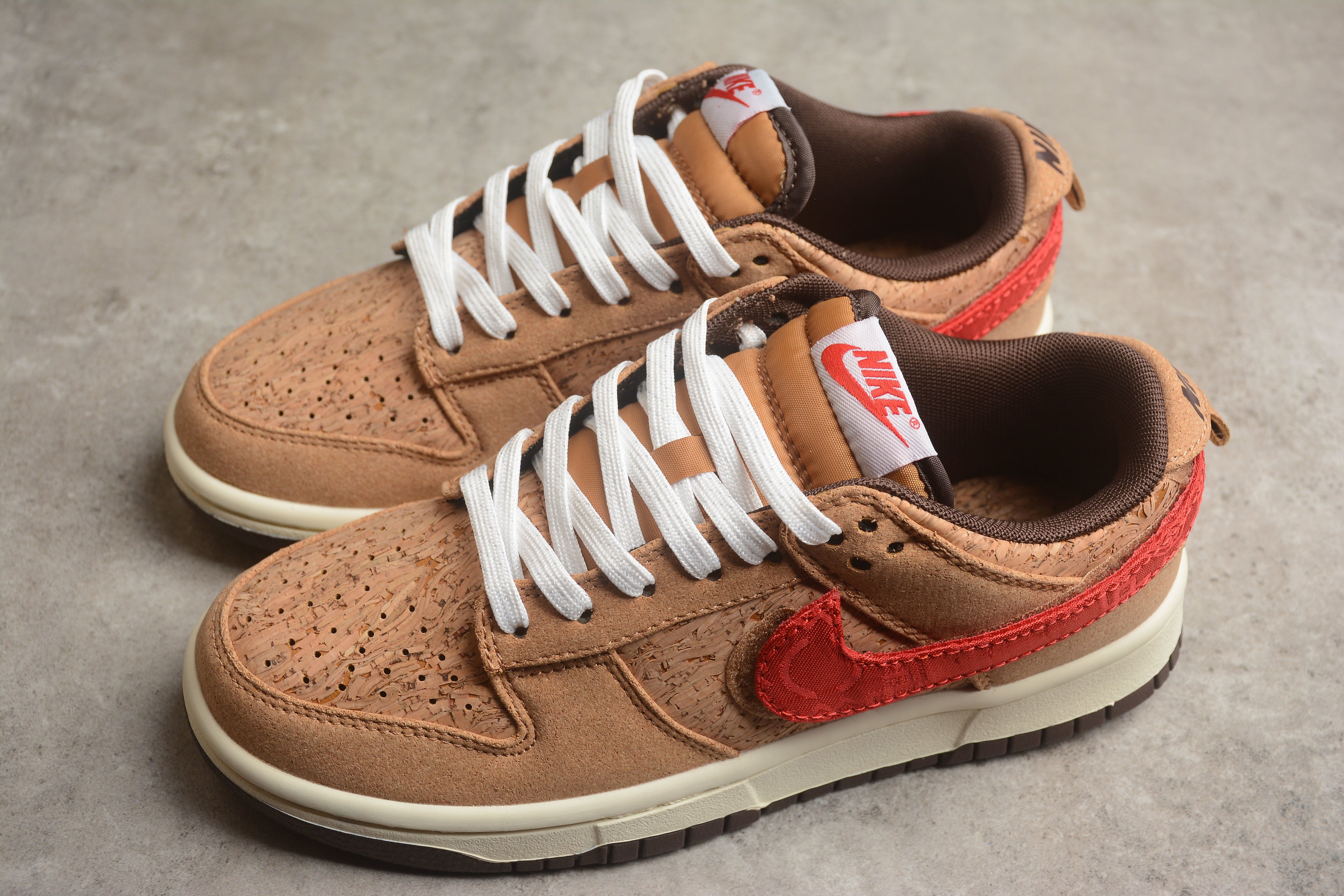 Dunk SB – Marrón / Rojo