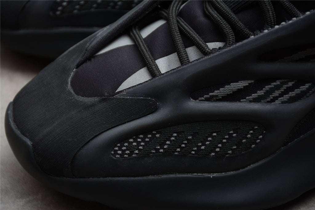 Adidas Yeezy 700 V3 – Negro