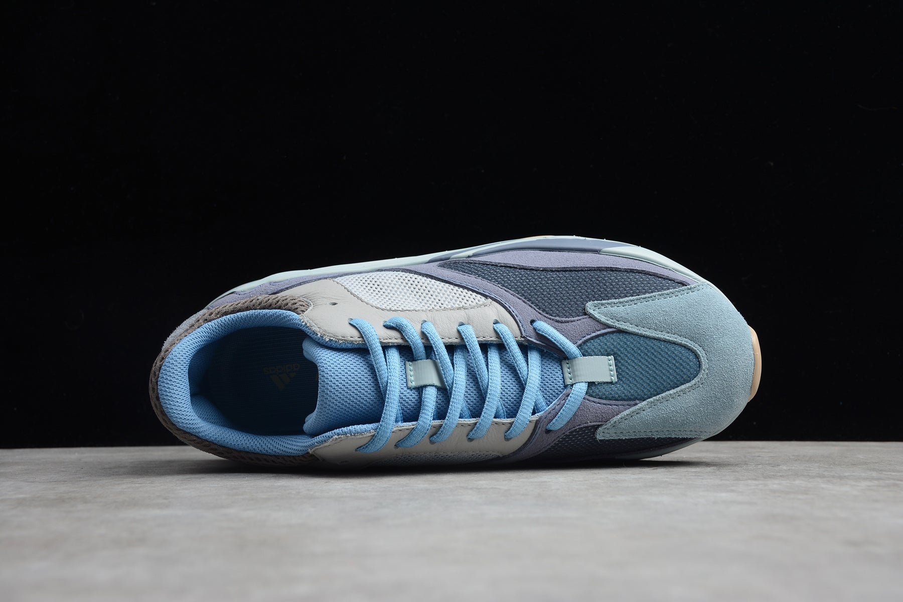 Adidas Yeezy 700 – Azul