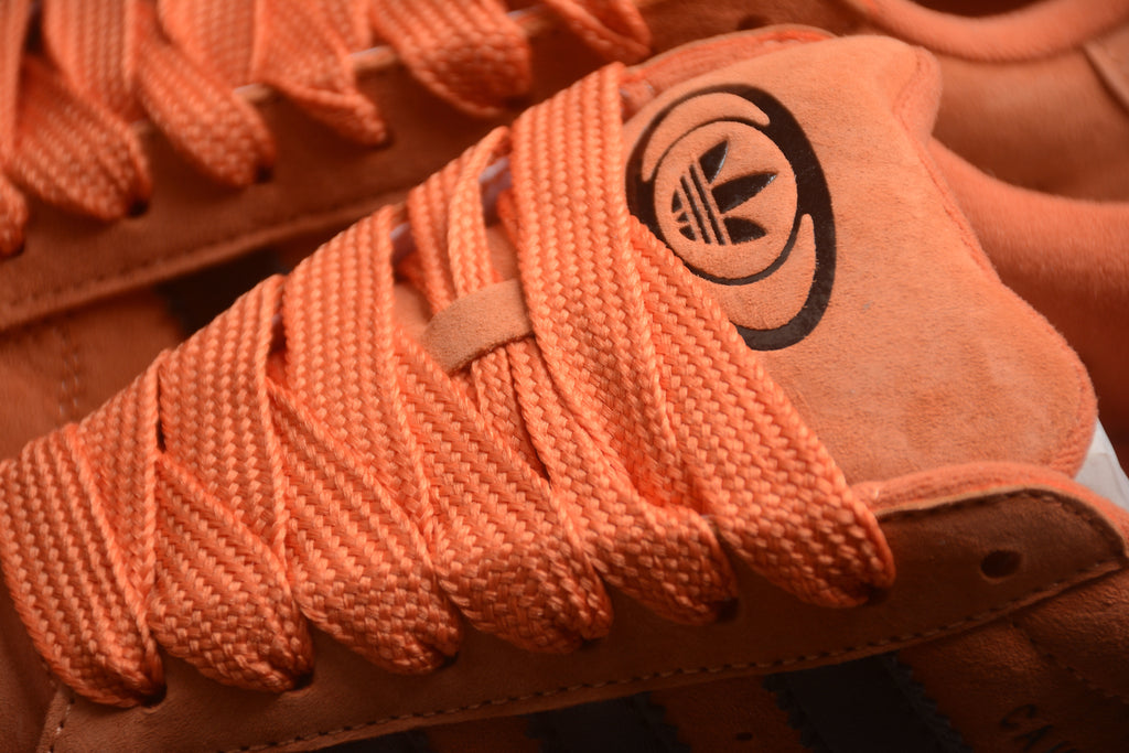 Adidas Campus 00S – Naranja con Líneas Negras