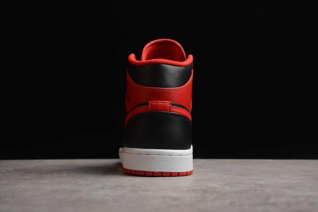 Air Jordan 1 Mid – Negro / Rojo